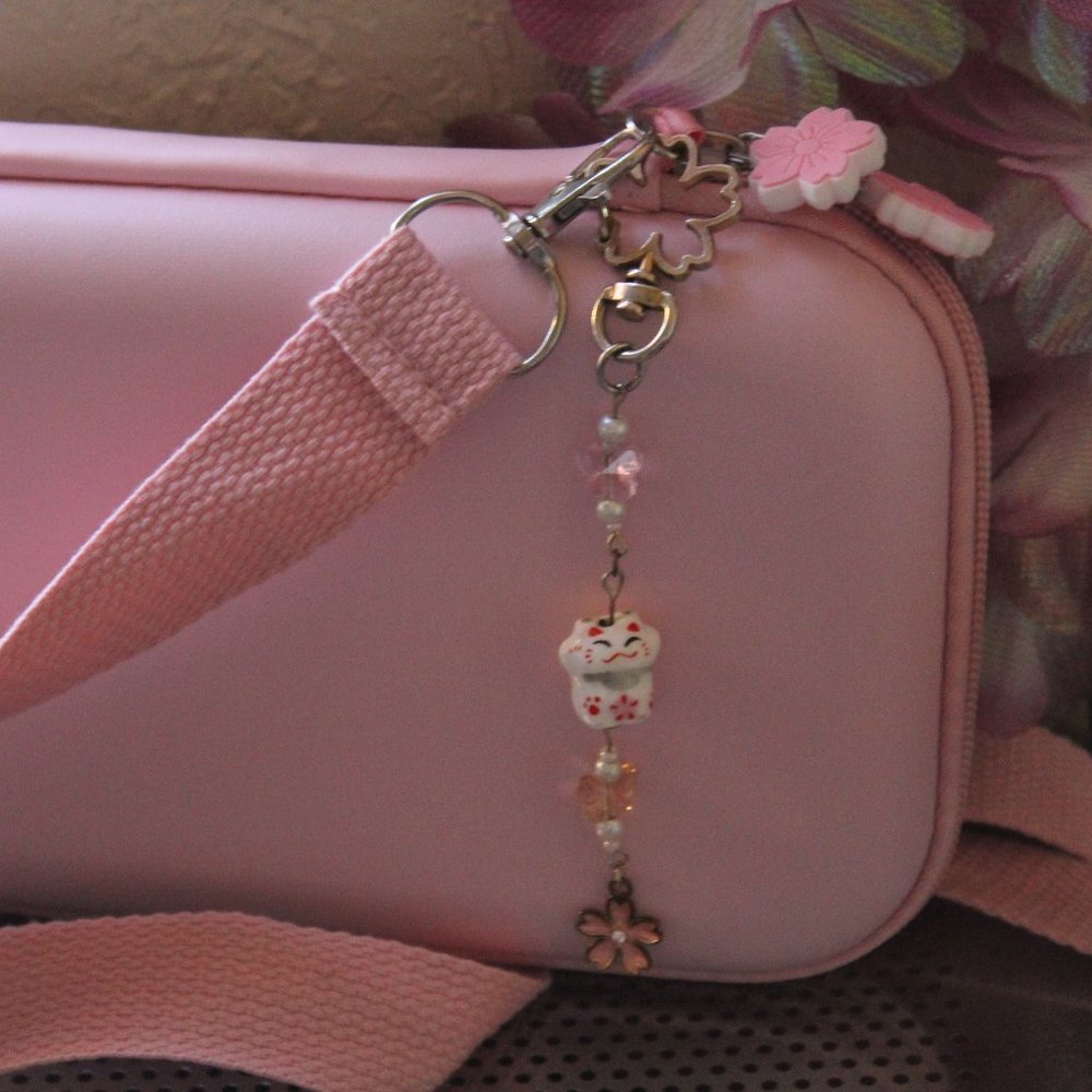🌸 CUTE CHERRY BLOSSOM LUCKY CAT KEYCHAIN 🌸 - Picture 2 of 3